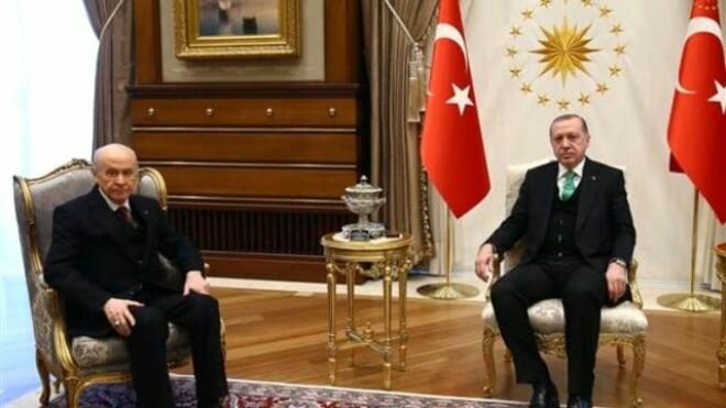 Cumhurbaşkanı Recep Tayyip Erdoğan ile MHP lideri Devlet Bahçeli görüşmesinin perde arkası ortaya çıktı. Cumhur İttifakı'nda 49 il bir kez daha gözden geçirilecek. Görüşmede, yerelde ittifakın genişlemesi yönünde görüş birliğine varıldı.
